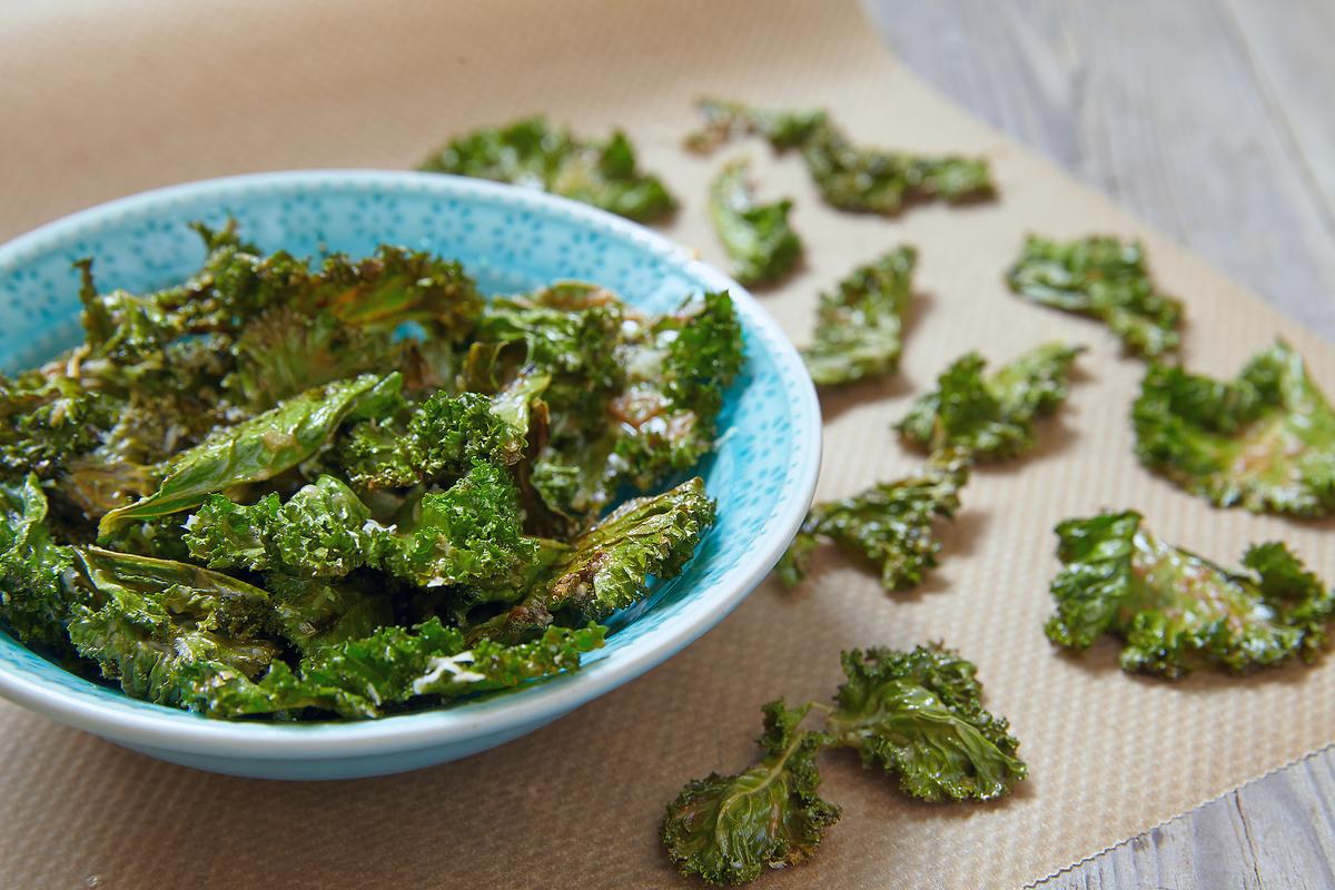 How-to-Make-Baked-Kale-Chips-A-Healthy-Snack-Alter-478-ff9f702766-1501077299